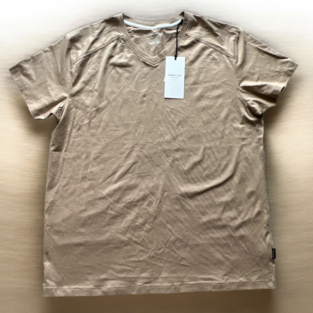Kenneth Cole New York Tan V-Neck T-Shirt Men’s Large Stretch NWT‎